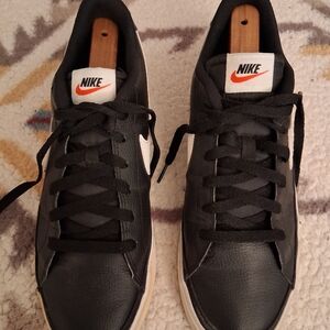 Nike Men's Black and White Sneakers
